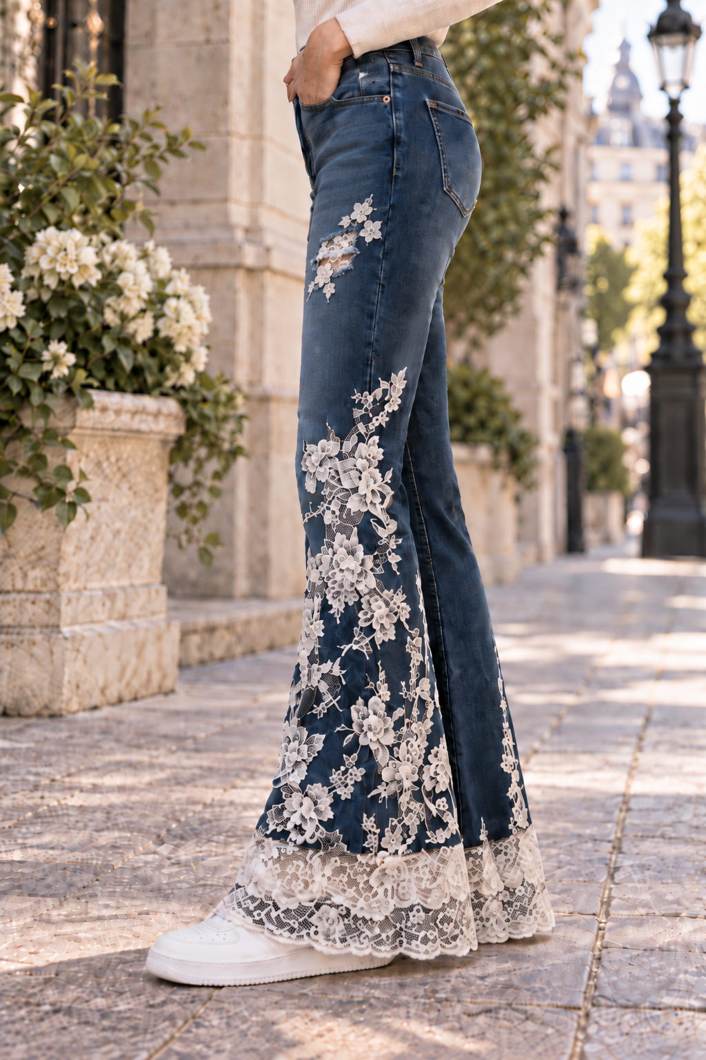 Mira Dantel İşlemeli İspanyol Paça Jean Pantolon